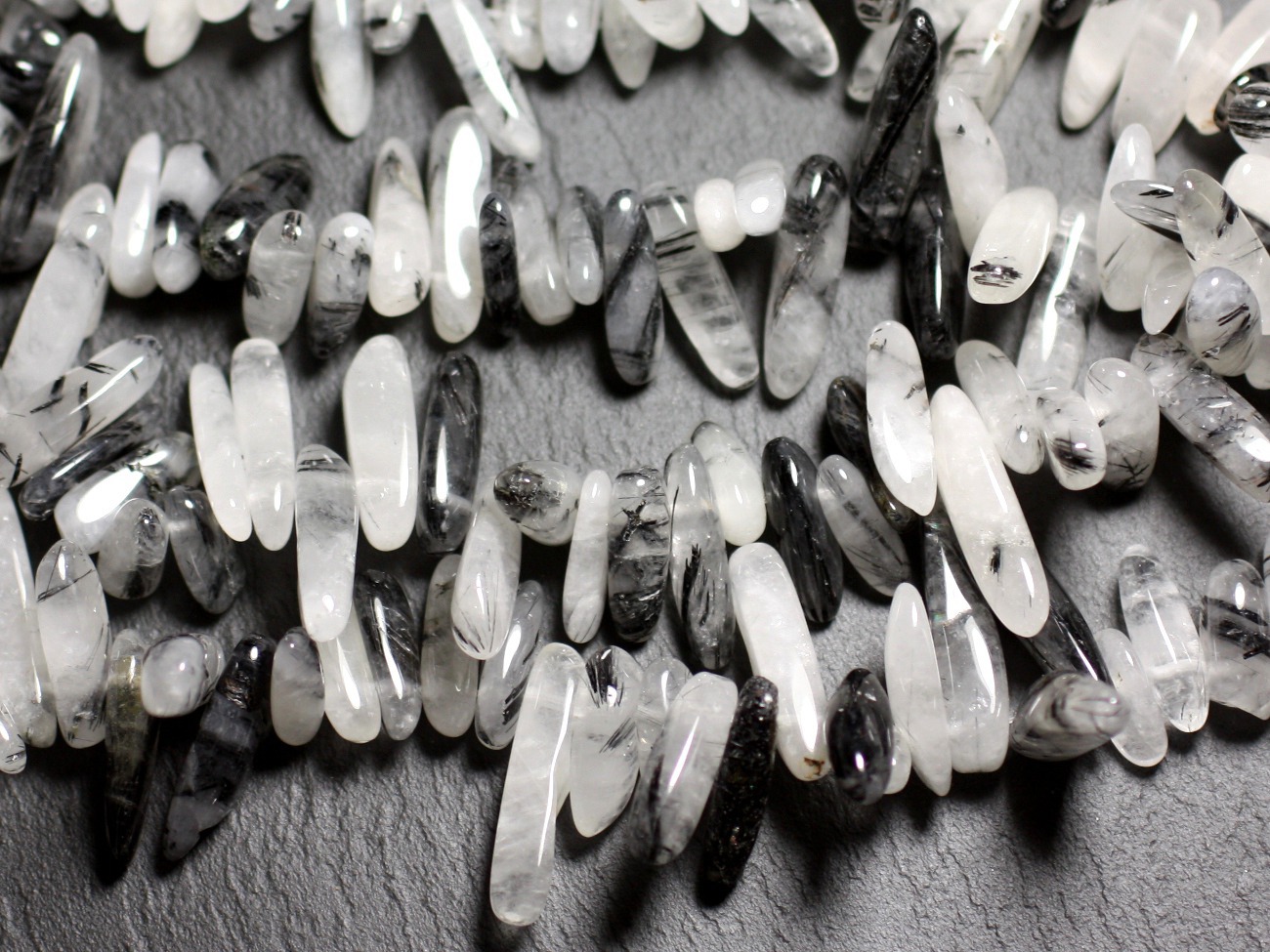 10pc - Perles de Pierre - Chips Rocailles Batonnets Quartz Tourmaline 12-22 mm  4558550035547