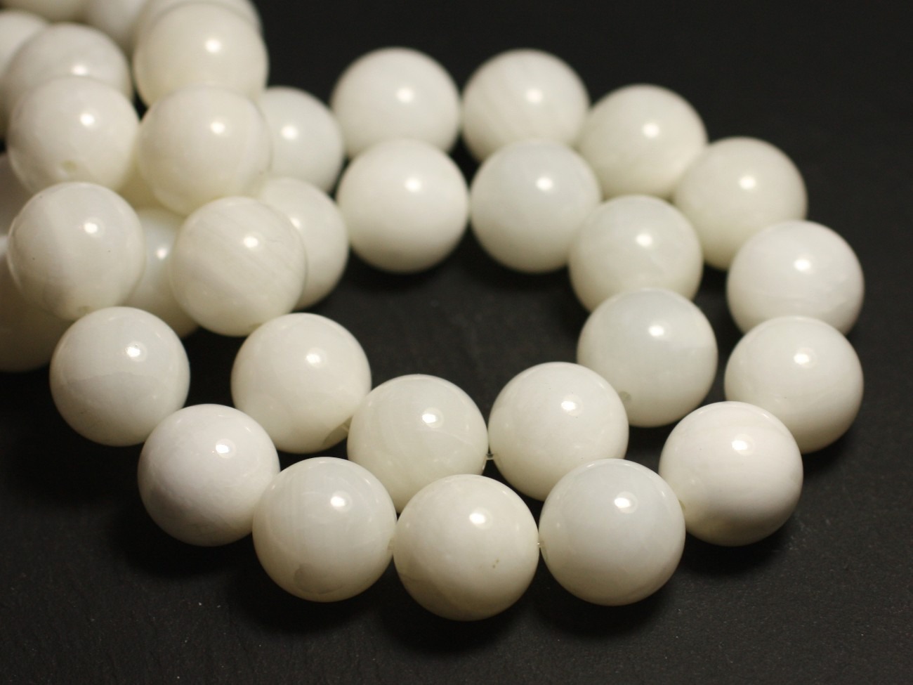 10pc - Perles de Nacre Blanche semi transparente Boules 10mm   4558550035882 