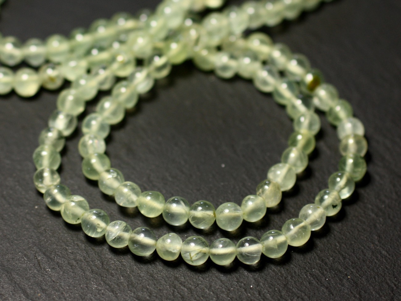 Fil 33cm 71pc env - Perles de Pierre - Phrénite Boules 4mm - 8741140012479 