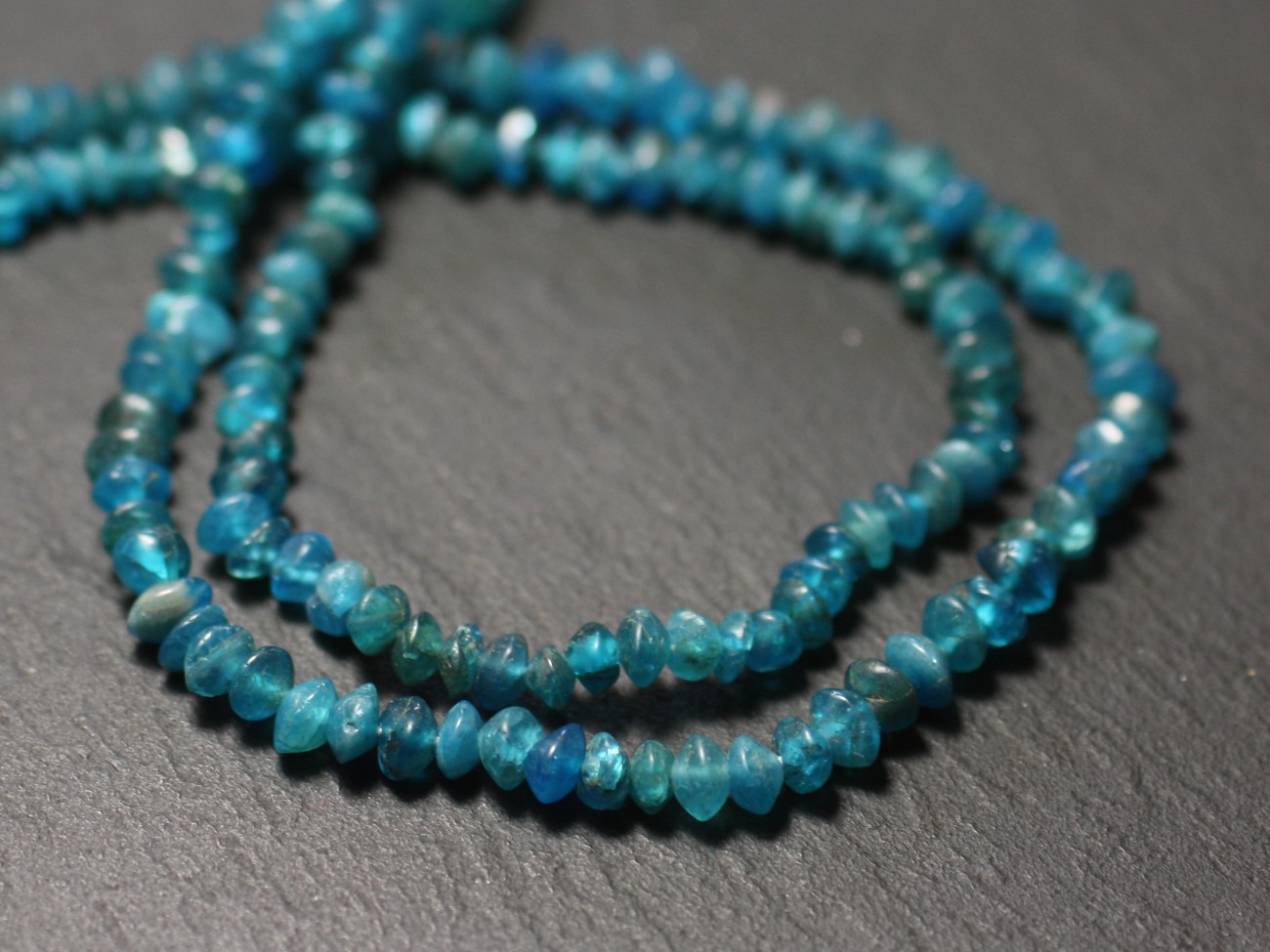 Fil 33cm 105pc env - Perles de Pierre - Apatite Rondelles Boulier 3-5mm bleu vert paon - 8741140013063