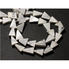 Filo 33 cm circa 30 pz - Perline di pietra - Triangoli di howlite 9-12 mm - 8741140013131 
