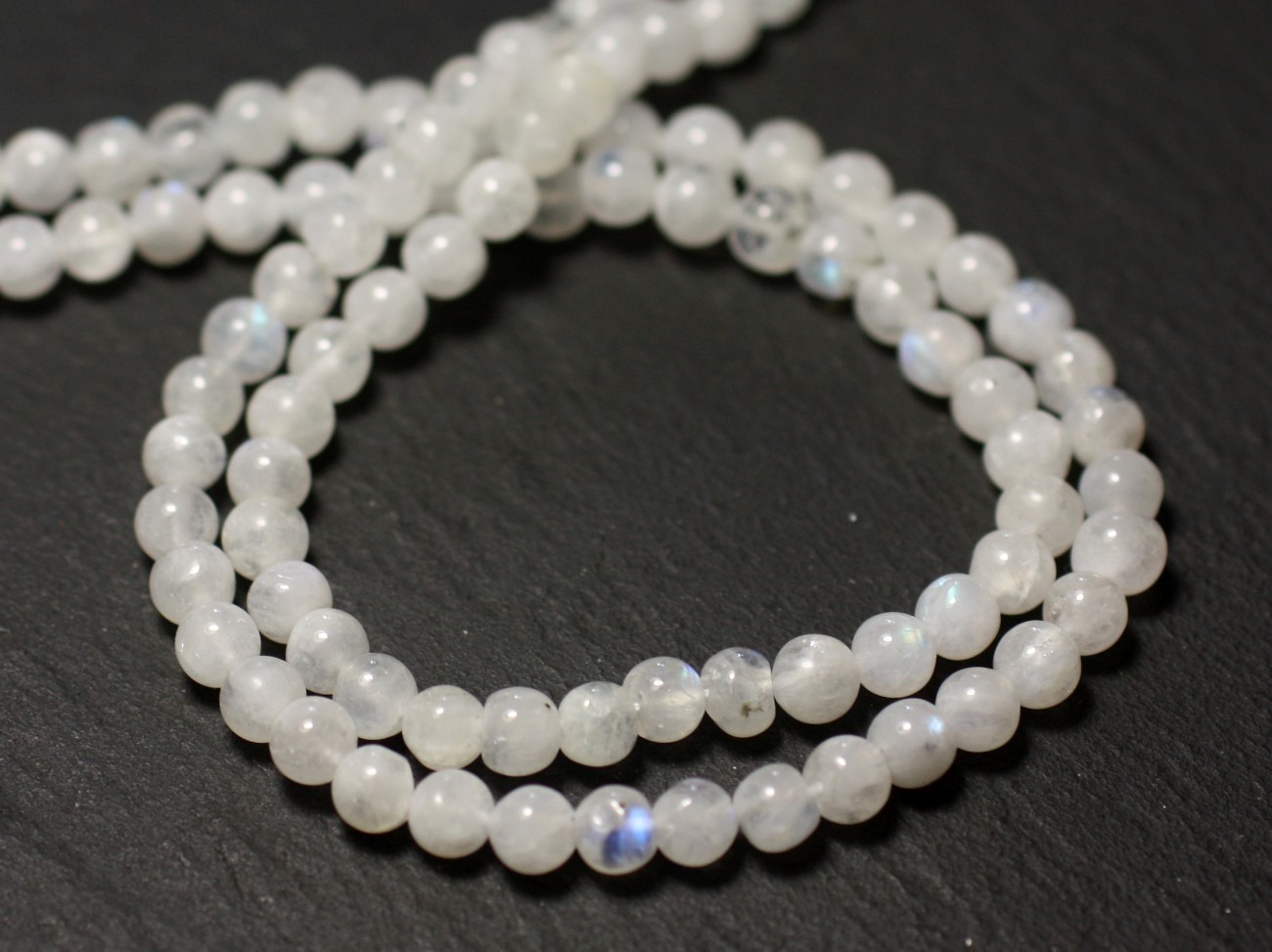 Fil 32cm 90pc env - Perles de Pierre - Pierre de Lune blanche Arc en ciel Boules 3-4mm - 8741140012455 