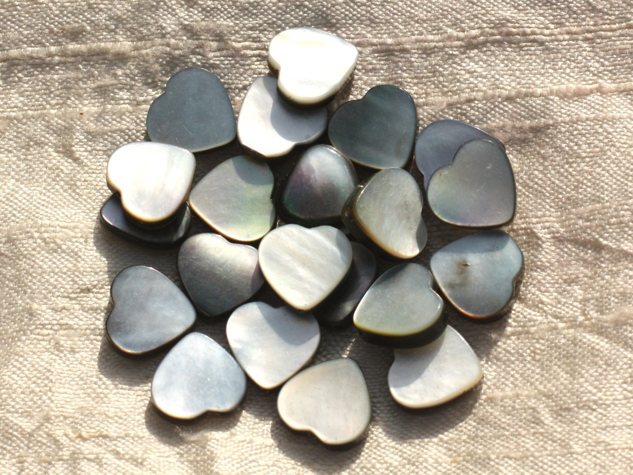 Fil 39cm 31pc env - Perles Nacre noire naturelle Coeurs 12mm 