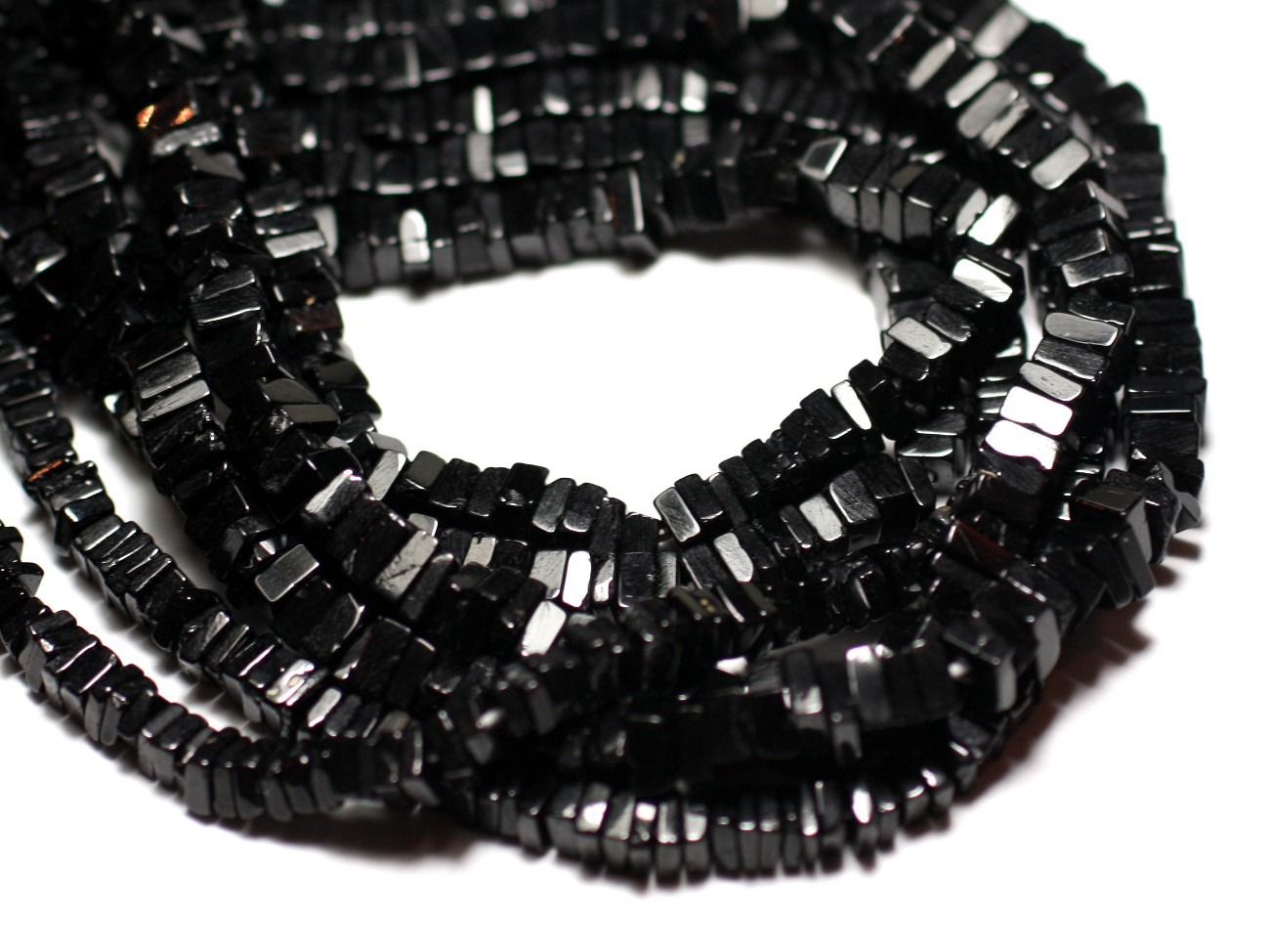 Fil 40cm 230pc env - Perles de Pierre - Spinelle noire Carrés Heishi 3-4mm 