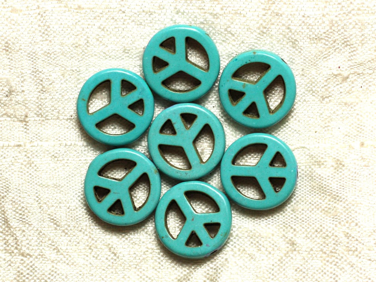 Fil 39cm 25pc env - Perles de Pierre Turquoise Synthèse Peace and Love 15mm Bleu Turquoise 