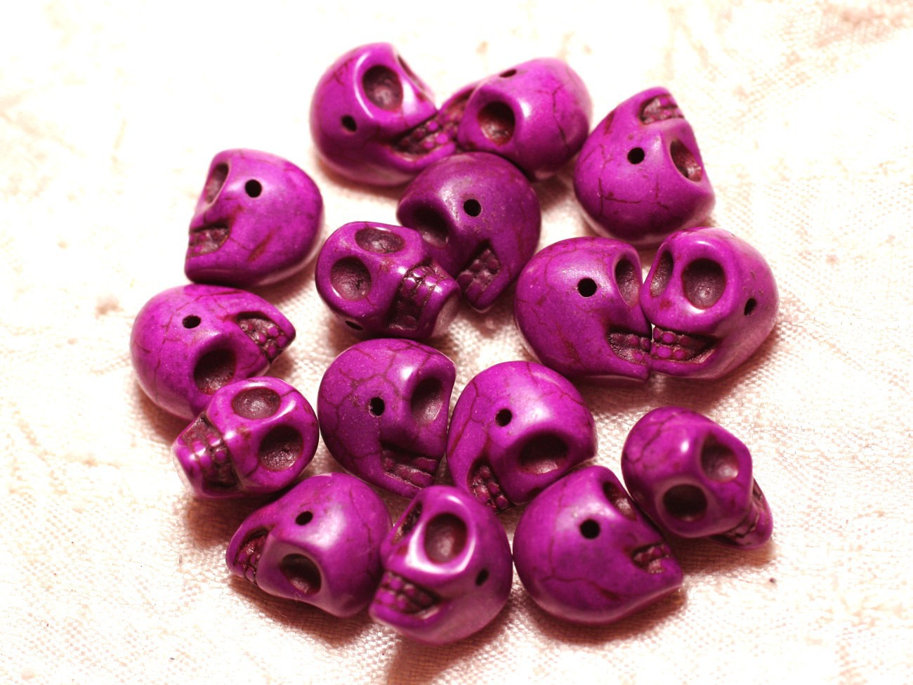 Fil 39cm 36pc env - Perles de Pierre Turquoise Synthèse Cranes tete de mort 14x10mm Violet Rose 