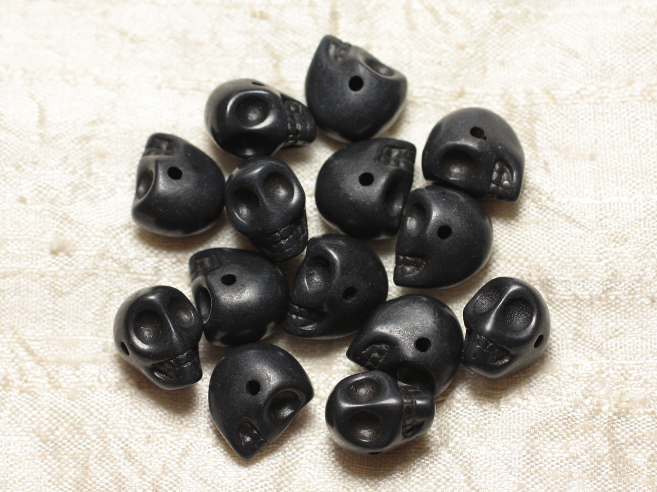 Fil 39cm 36pc env - Perles de Pierre Turquoise Synthèse Cranes tete de mort 14x10mm Noir 