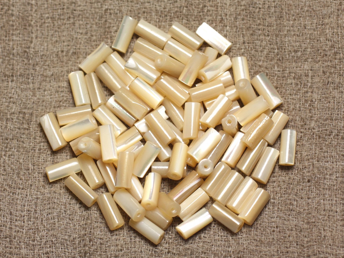 Fil 39cm 46pc env - Perles Nacre naturelle beige irisée Tubes 8x4mm 
