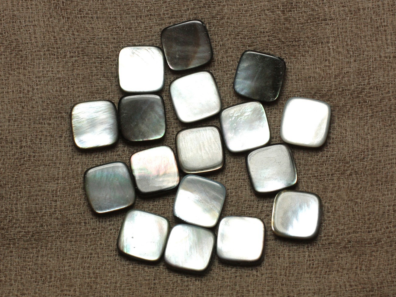 Fil 39cm 32pc env - Perles Nacre noire naturelle Carrés 12mm