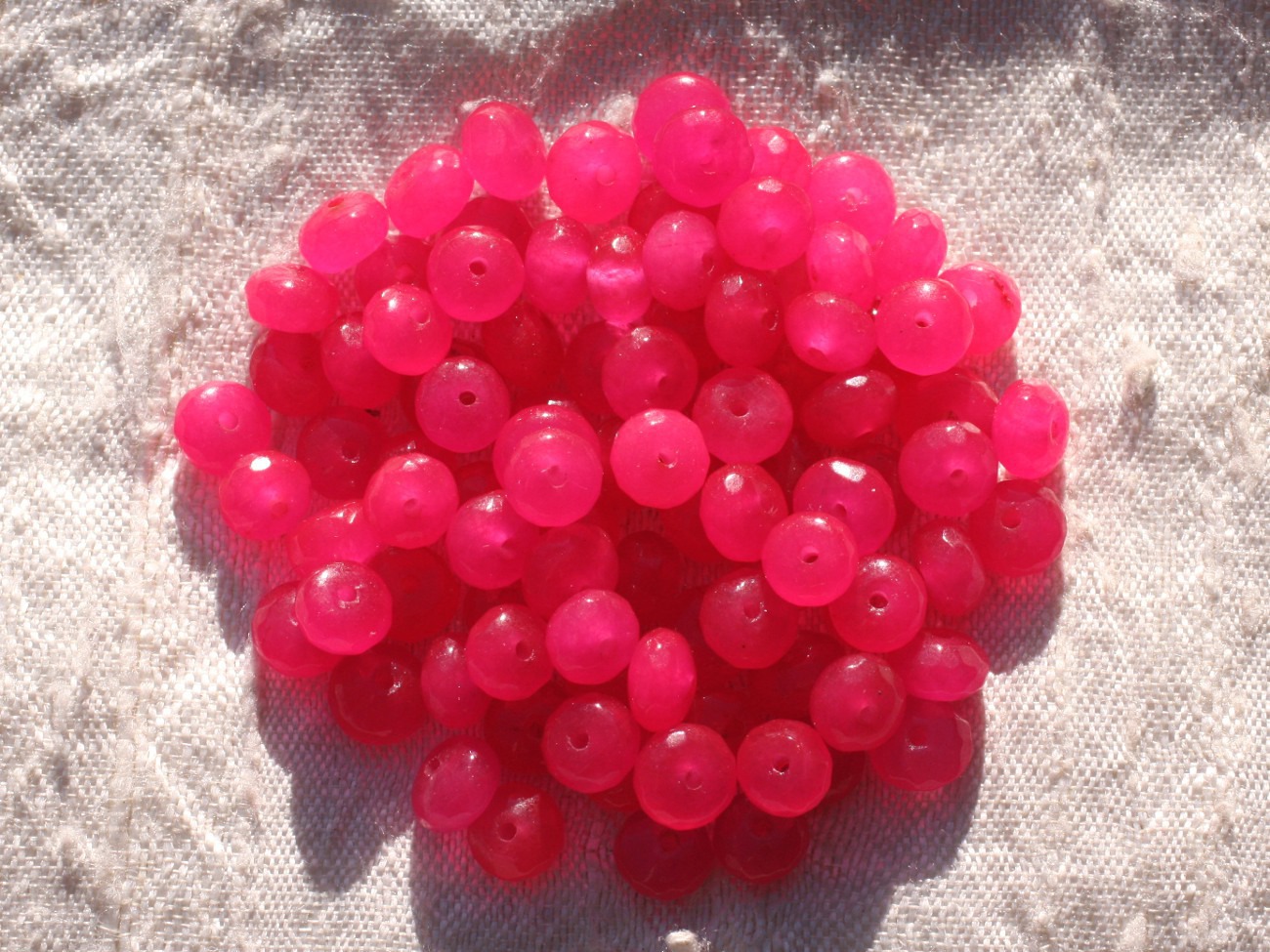 Fil 39cm 90pc env - Perles de Pierre - Jade Rondelles Facettées 6x4mm Rose Fuchsia 