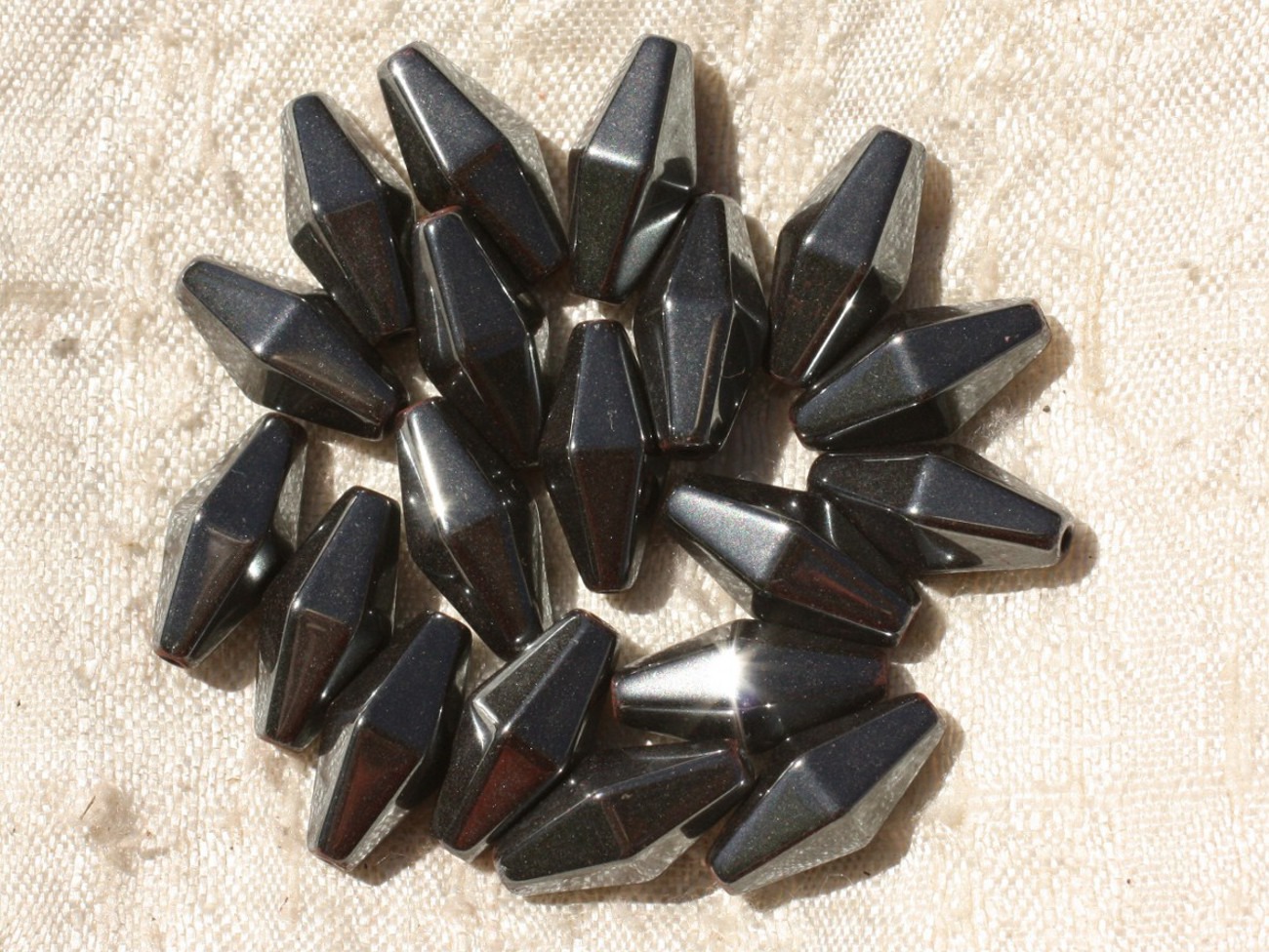 Fil 39cm 24pc env - Perles de Pierre - Hématite Losanges facettés 15x8mm 