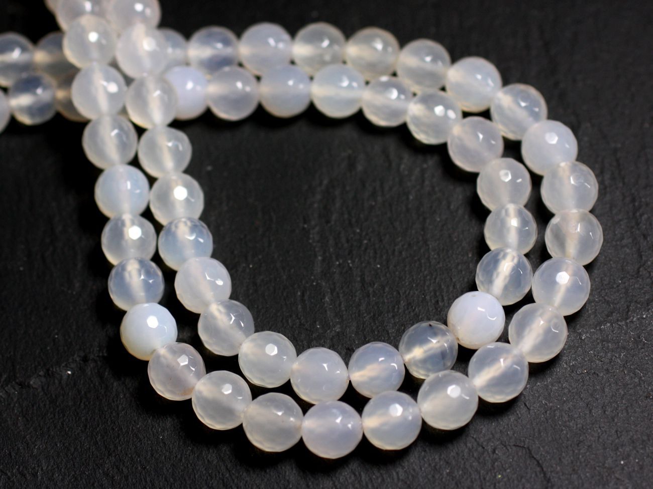 Fil 39cm 46pc env - Perles de Pierre - Agate blanche Boules facettées 8mm 