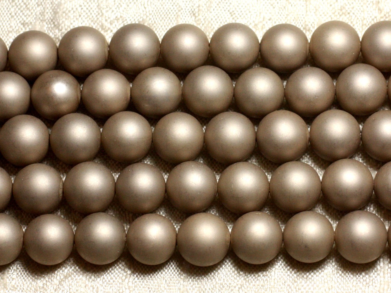 1 Fil 39cm - Perles de Nacre Boules 10mm Beige Mat 