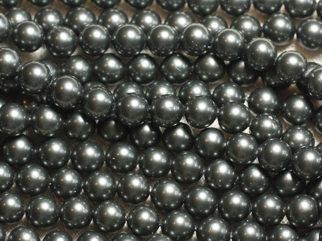 Fil 39cm 46pc env - Perles de Nacre Boules 8mm Gris Noir 