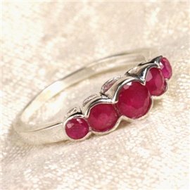 N122 - 925 Silver and Precious Stone Ring - Faceted Ruby 2.5-4.5mm 