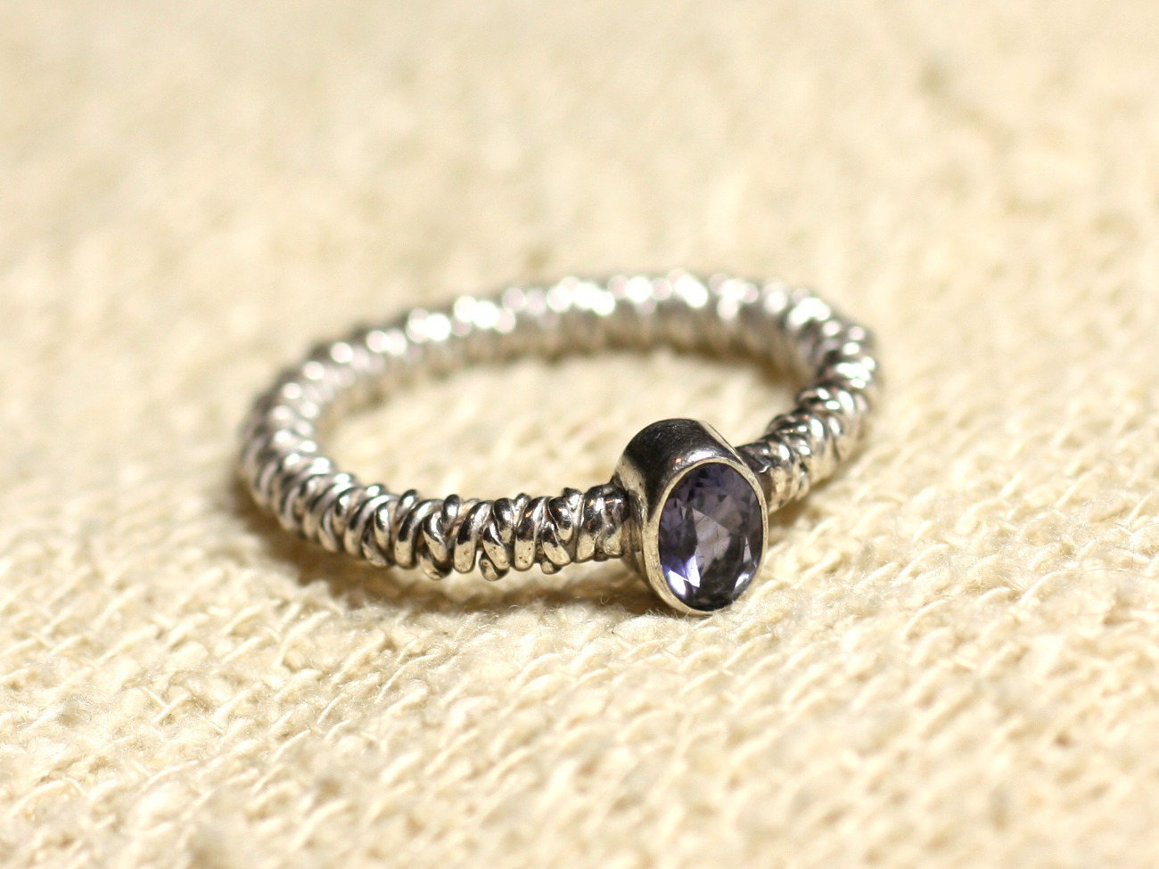 N225 - Bague Argent 925 et Pierre semi précieuse - Iolite Cordiérite Facettée 7x5mm 