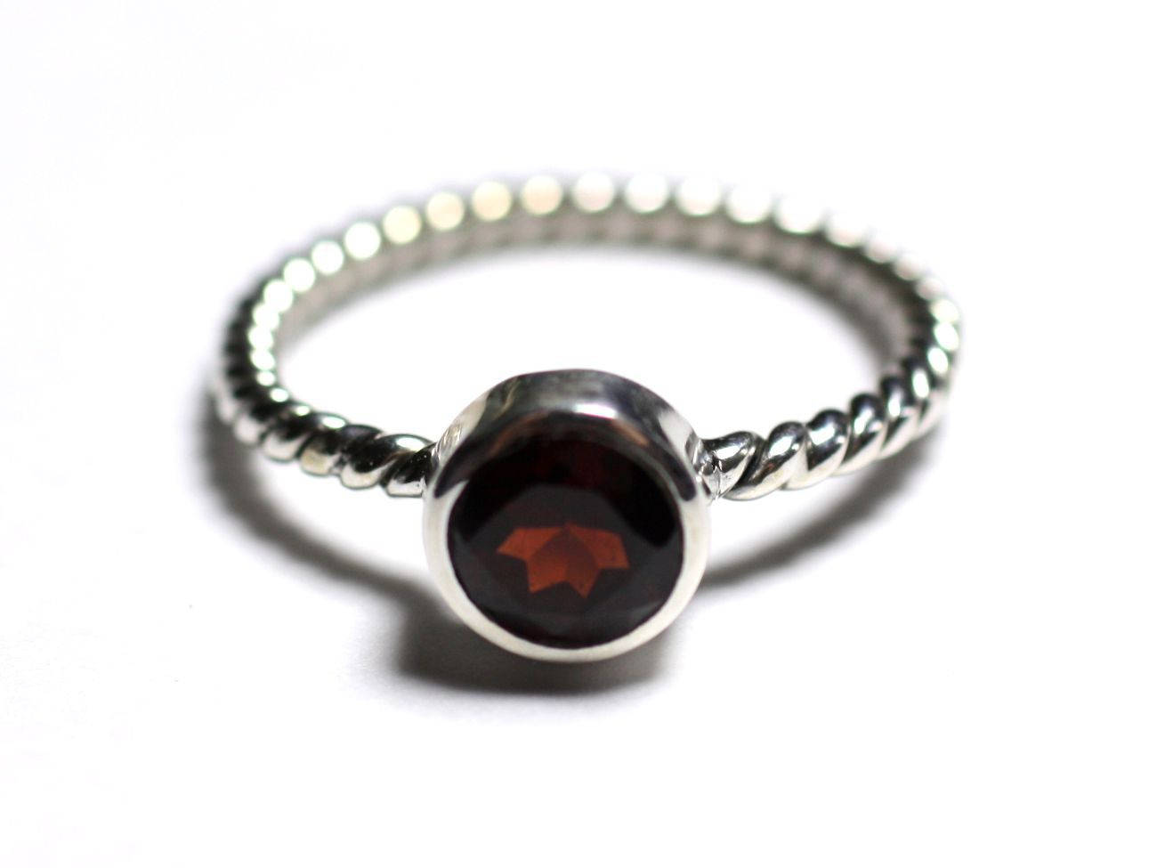 N231 - Bague Argent 925 et Pierre - Grenat 6mm Anneau torsade 