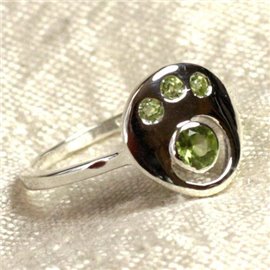N226 - 925 Sterling Silver and Stone Ring - Faceted Peridot Round 2-4mm 