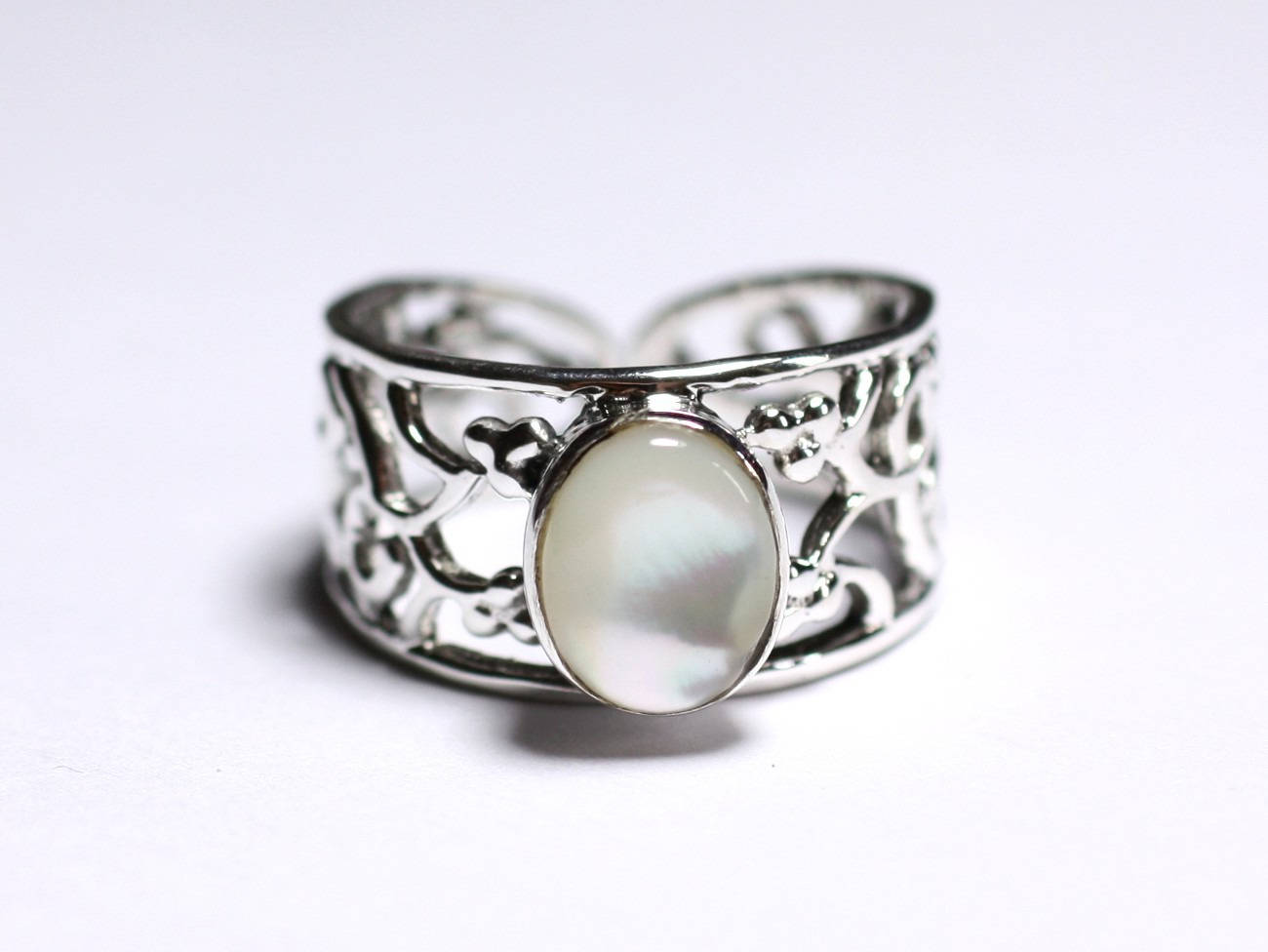 N224 - Bague Argent 925 et Nacre blanche irisée Ovale 9x7mm 