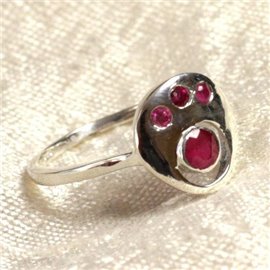 N226 - 925 Silver and Stone Ring - Faceted Ruby Round 2-4mm 