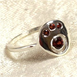 N226 - 925 Silver and Stone Ring - Round Faceted Garnet 2-4mm 