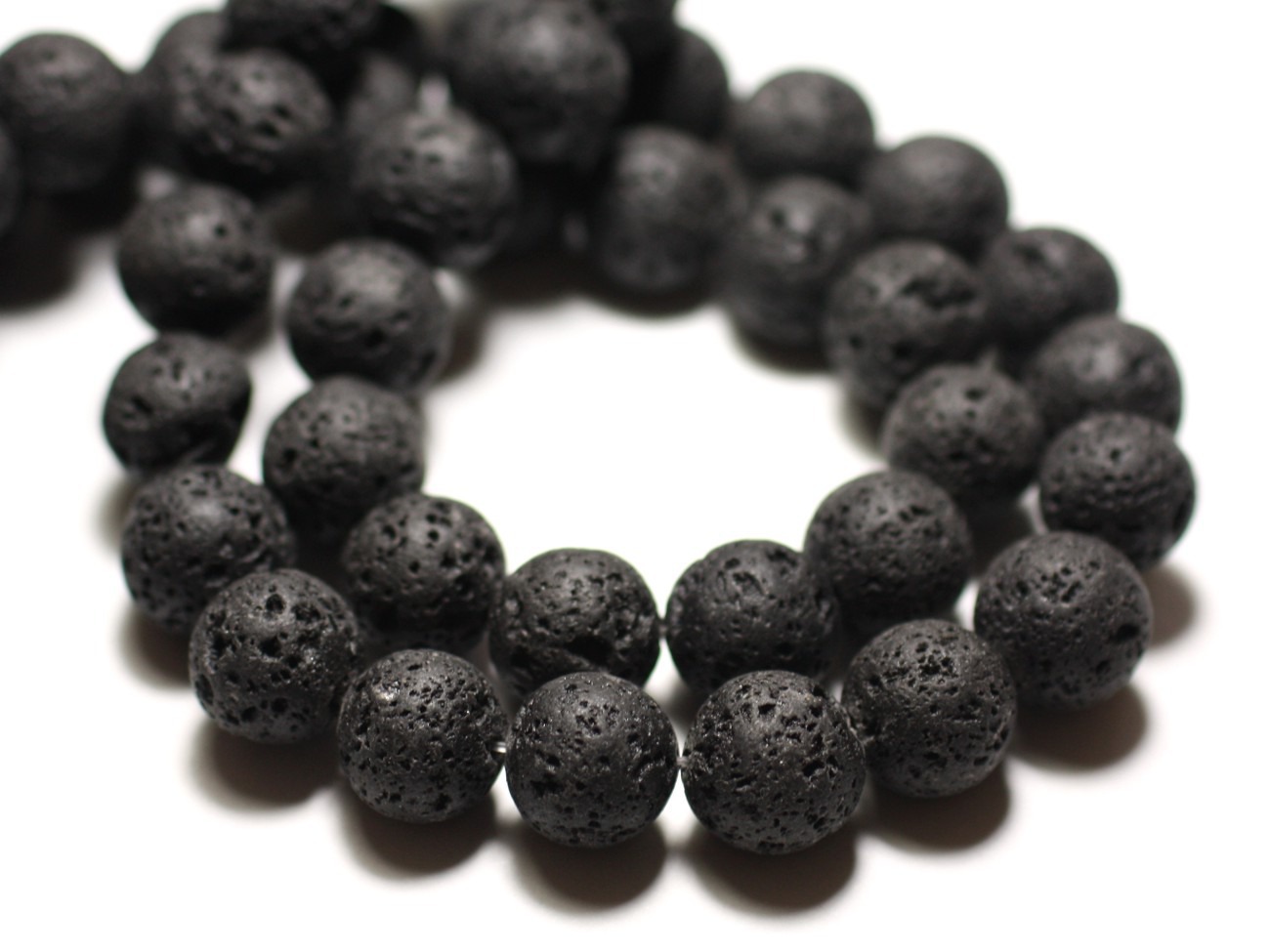 Fil 39cm 87pc env - Perles de Pierre - Lave noire Boules 4mm 