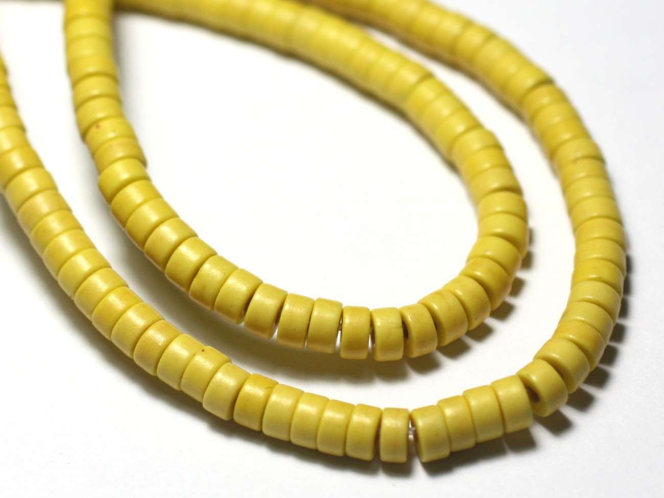 Fil 39cm 180pc env - Perles de Pierre Turquoise Synthèse Rondelles Heishi 4x2mm Jaune