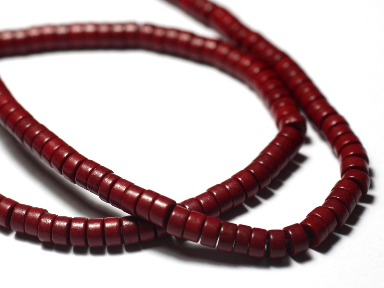 Fil 39cm 180pc env - Perles de Pierre Turquoise Synthèse Rondelles Heishi 4x2mm Rouge Bordeaux