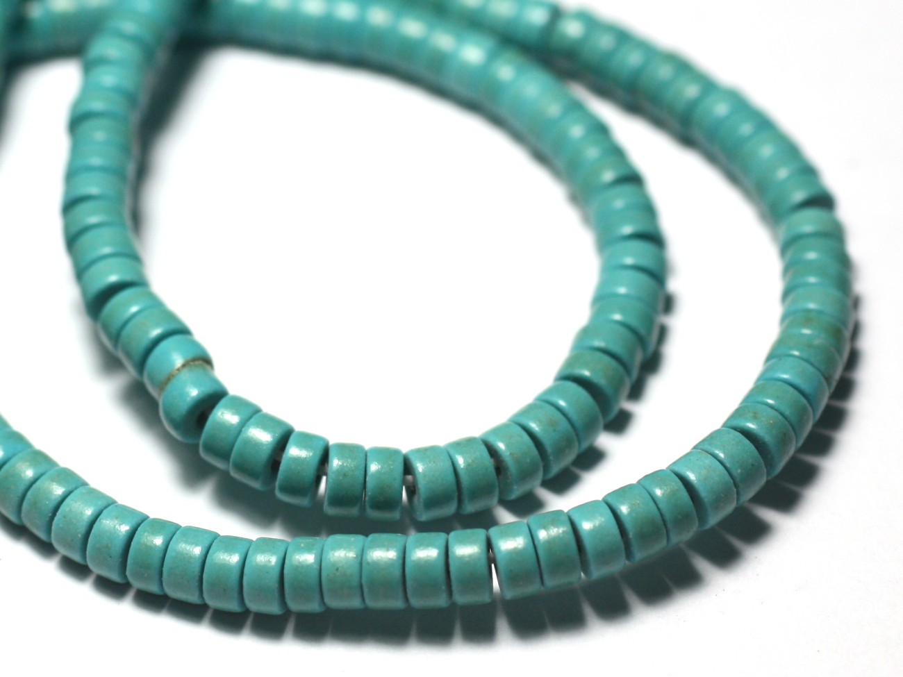 Fil 39cm 180pc env - Perles de Pierre Turquoise Synthèse Rondelles Heishi 4x2mm Bleu Turquoise