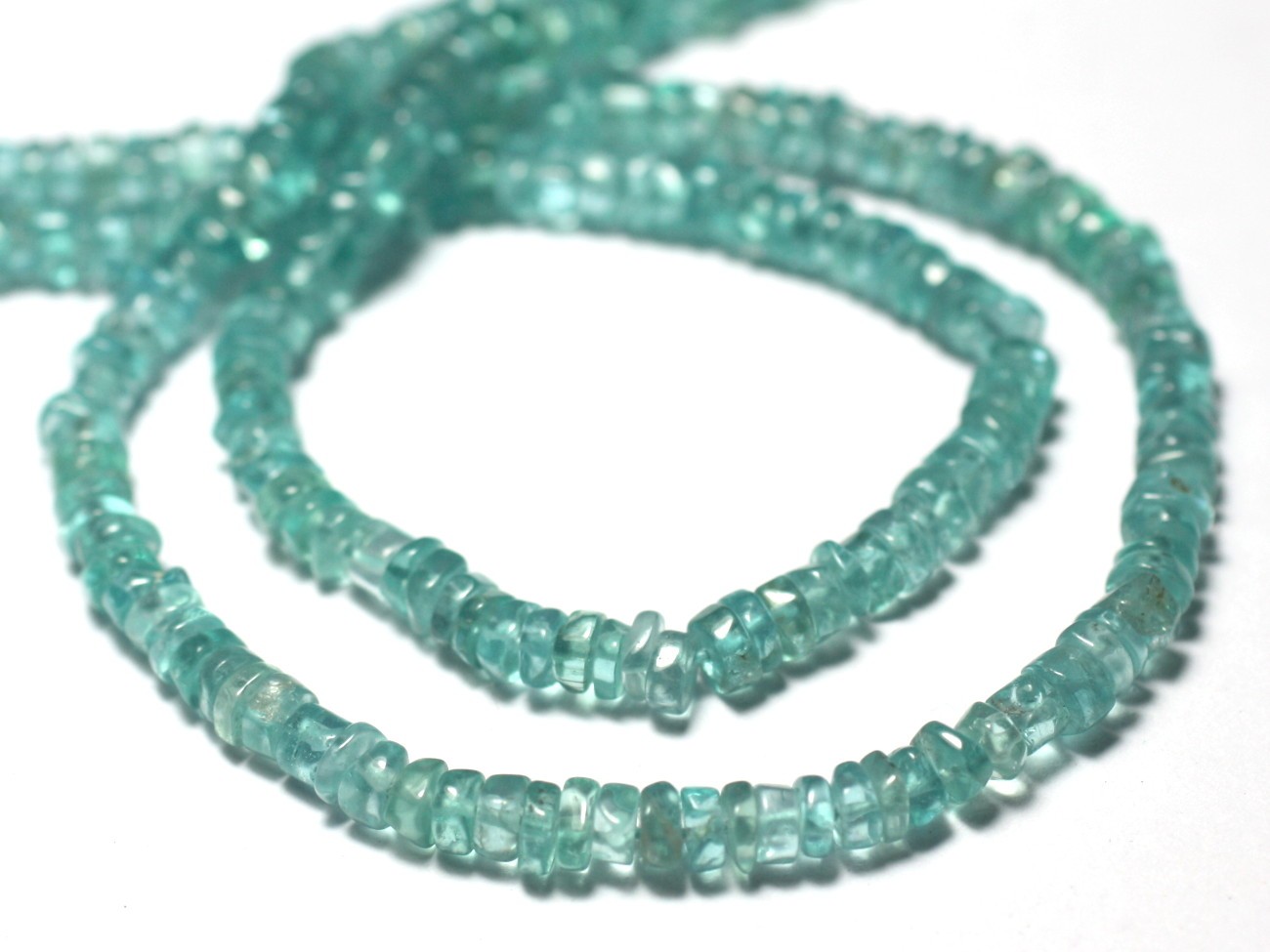 Fil 34cm 190pc env - Perles de Pierre - Apatite Rondelles Heishi 3-4mm Bleu clair