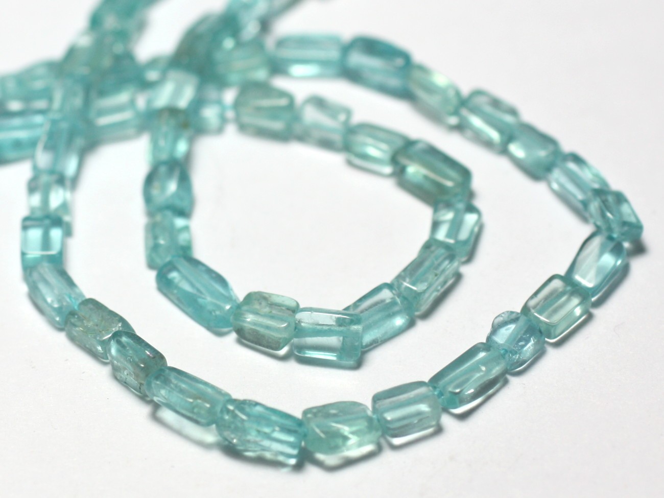 10pc - Perles de Pierre - Apatite Rectangles Cubes 3-6mm Bleu clair - 7427039730419