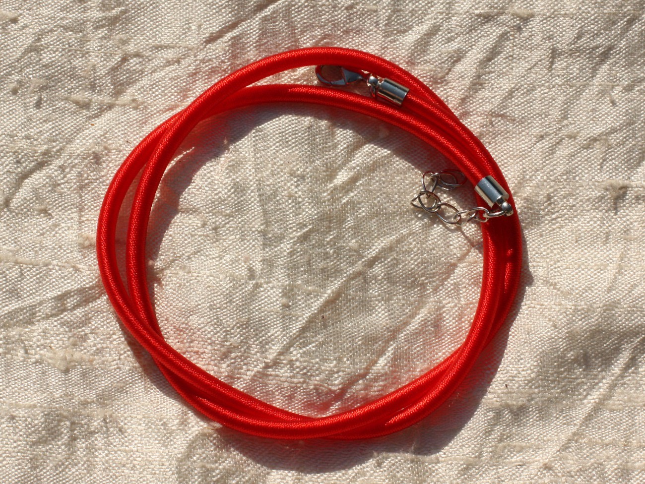 1pc - Collier Tour de cou 46cm Tissu Satin Soie Rond 3mm Rouge Vif - 7427039736008