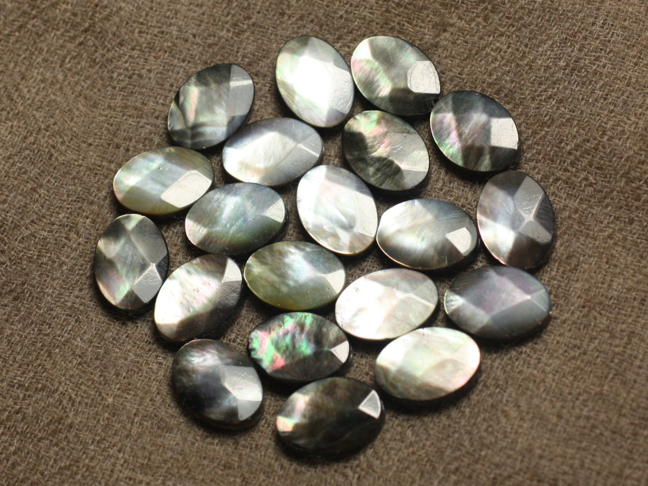 1Stk - Perlmuschel Schwarz Perlmutt Oval Facettiert 14x10mm Weiß Grau Schwarz Irisierend - 7427039736817