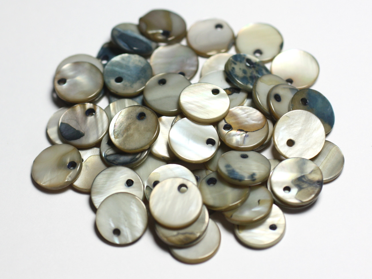 20pc - Perles Breloques Pendentifs Nacre Ronds plats 10-11mm gris noir beige - 7427039740715