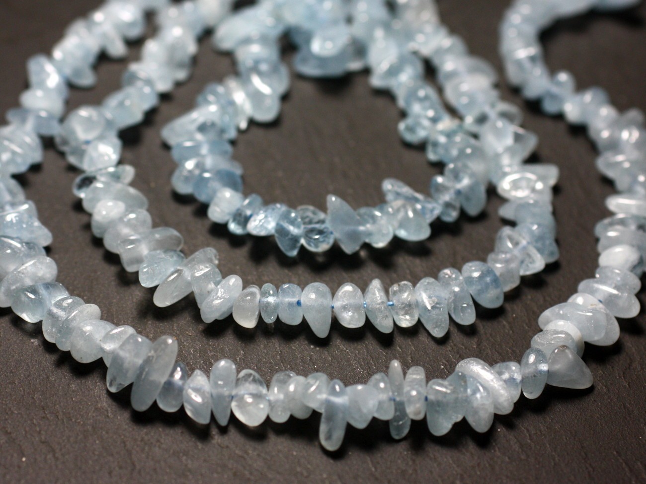 Fil 39cm 100pc env - Perles de Pierre - Aigue Marine Rocailles Chips 4-10mm