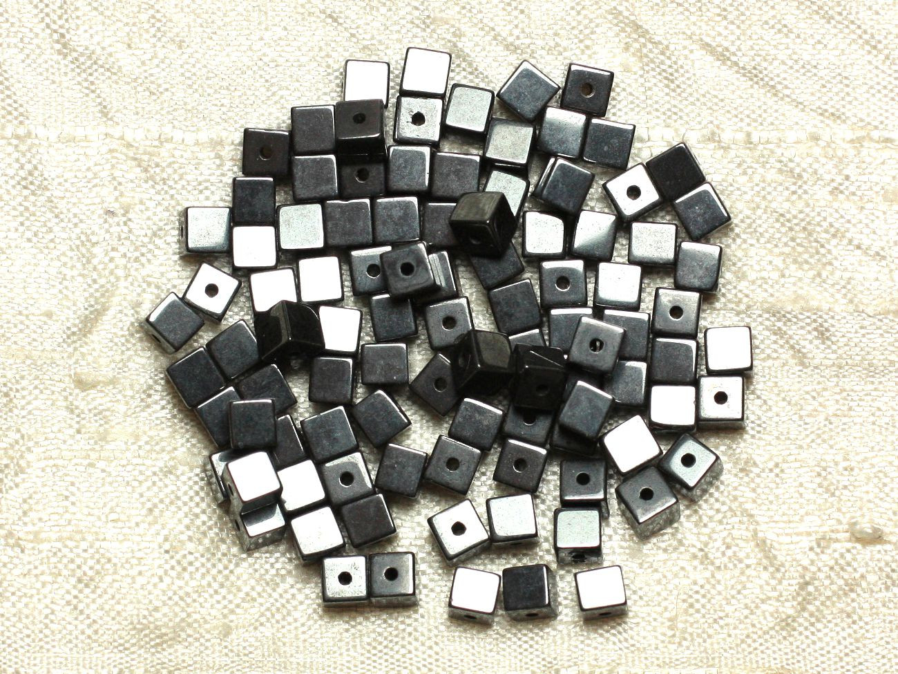 30pc - Perles de Pierre - Hématite Cubes 4mm - 4558550034922