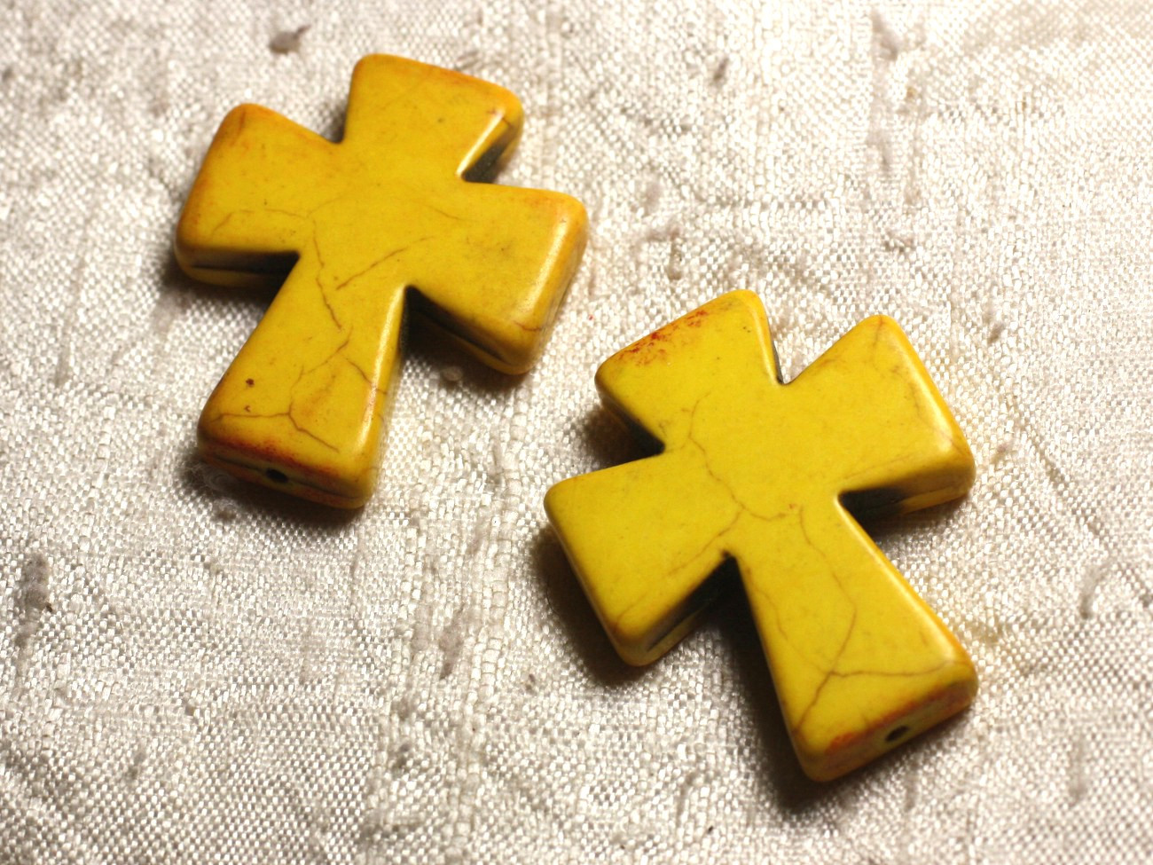 2pc - Perles Turquoise synthèse Croix 35x30mm Jaune   4558550011794