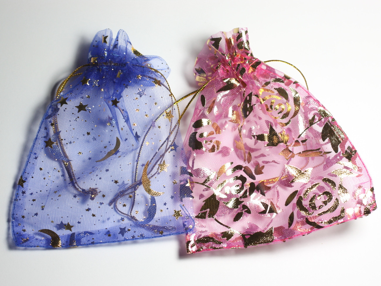 100pc - Sacs Pochettes Cadeaux Tissu Voile Organza 12x9cm Multicolore argenté doré coeurs fleurs étoiles - 7427039744386