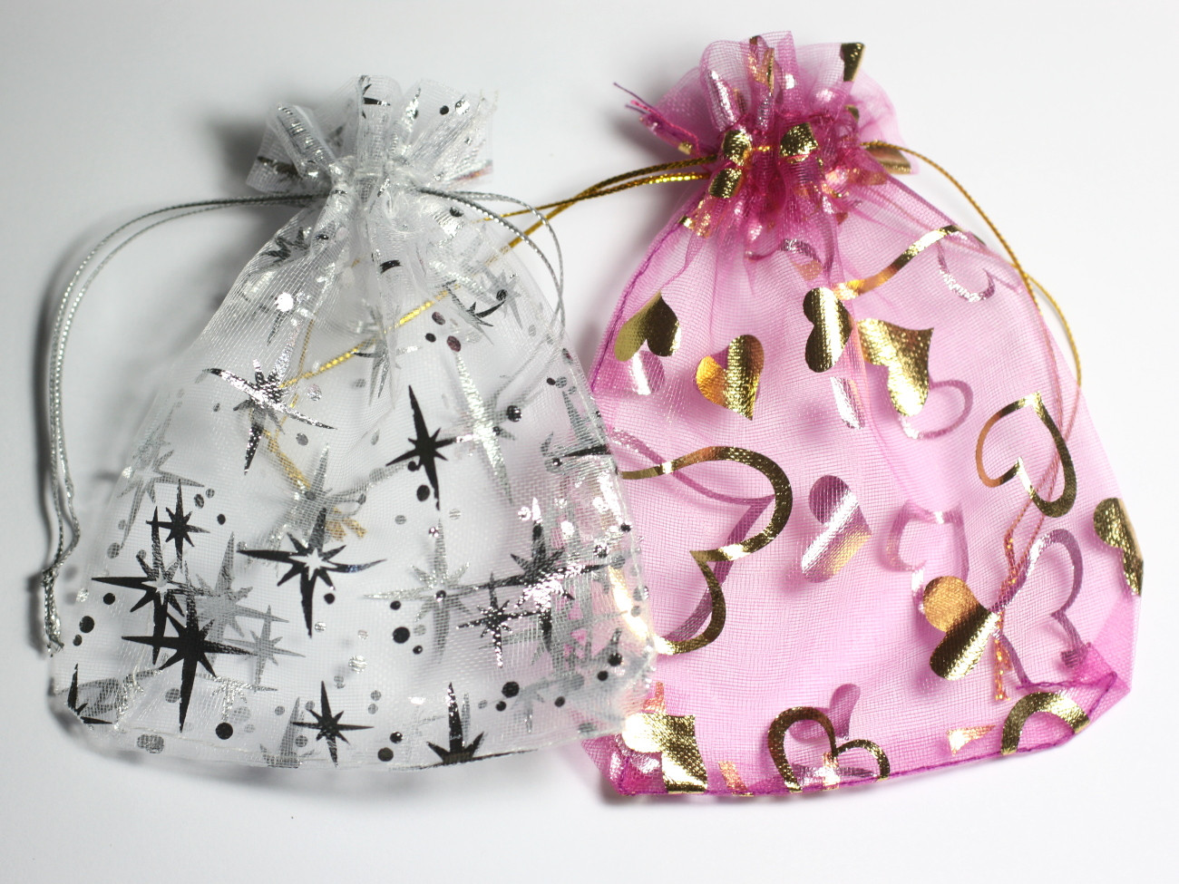 100pc - Sacs Pochettes Cadeaux Tissu Voile Organza 12x9cm Multicolore argenté doré coeurs fleurs étoiles - 7427039744386