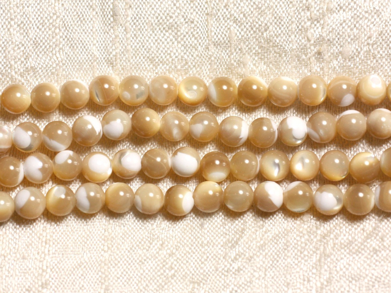 Fil 40cm 50pc environ - Perles Coquillage Nacre Boules 8mm beige blanc irisé