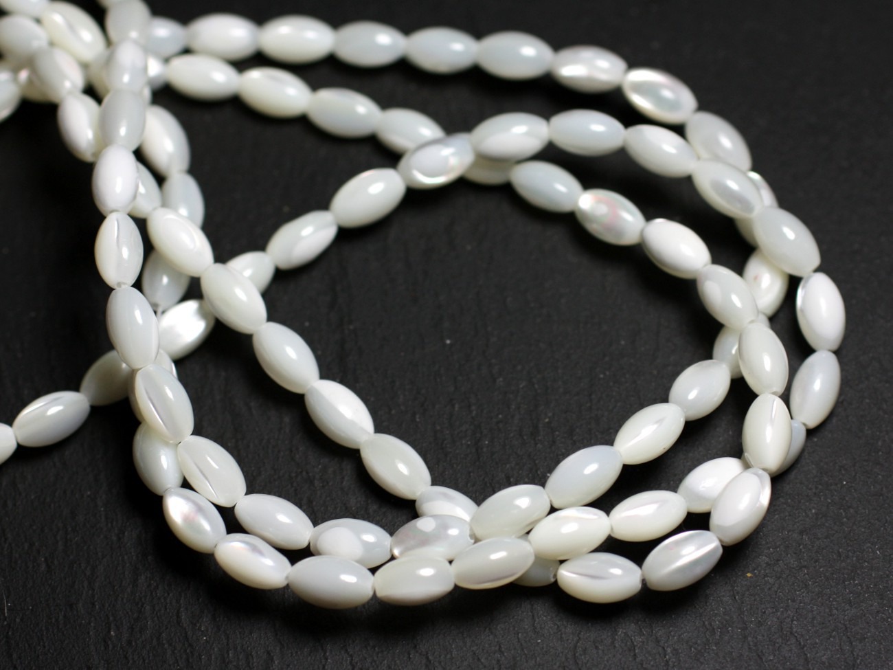 Fil 39cm 49pc env - Perles Nacre blanche naturelle irisée Olives 8x5mm 