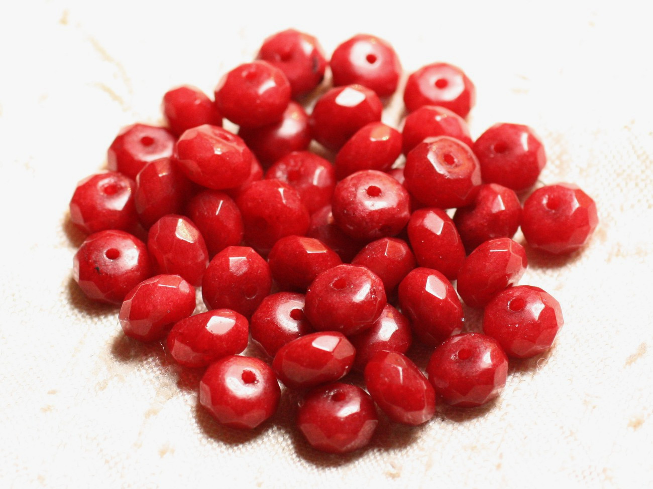 1 Strang 39cm Steinperlen - Jade facettierte Rondellen 8x5mm opak rot