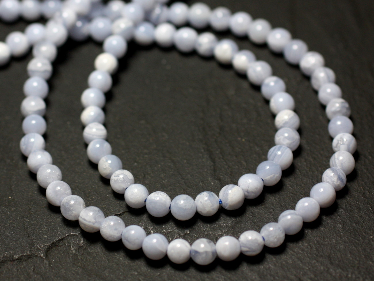 Fil 39cm 170pc env - Perles Pierre - Calcedoine Boules 1-2mm blanc bleu clair pastel