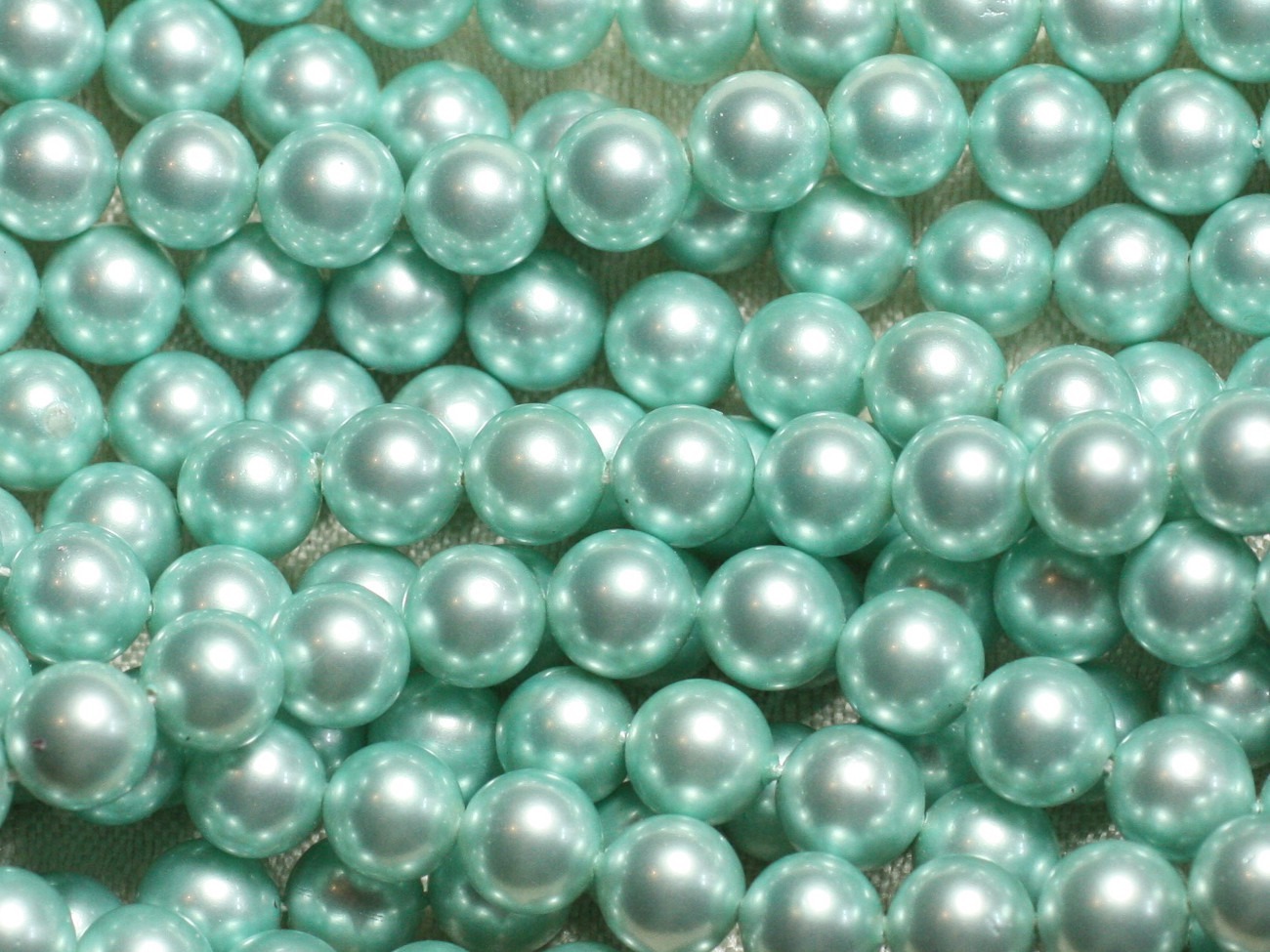 1 Fil 39cm - Perles de Nacre Boules 8mm Vert Menthe