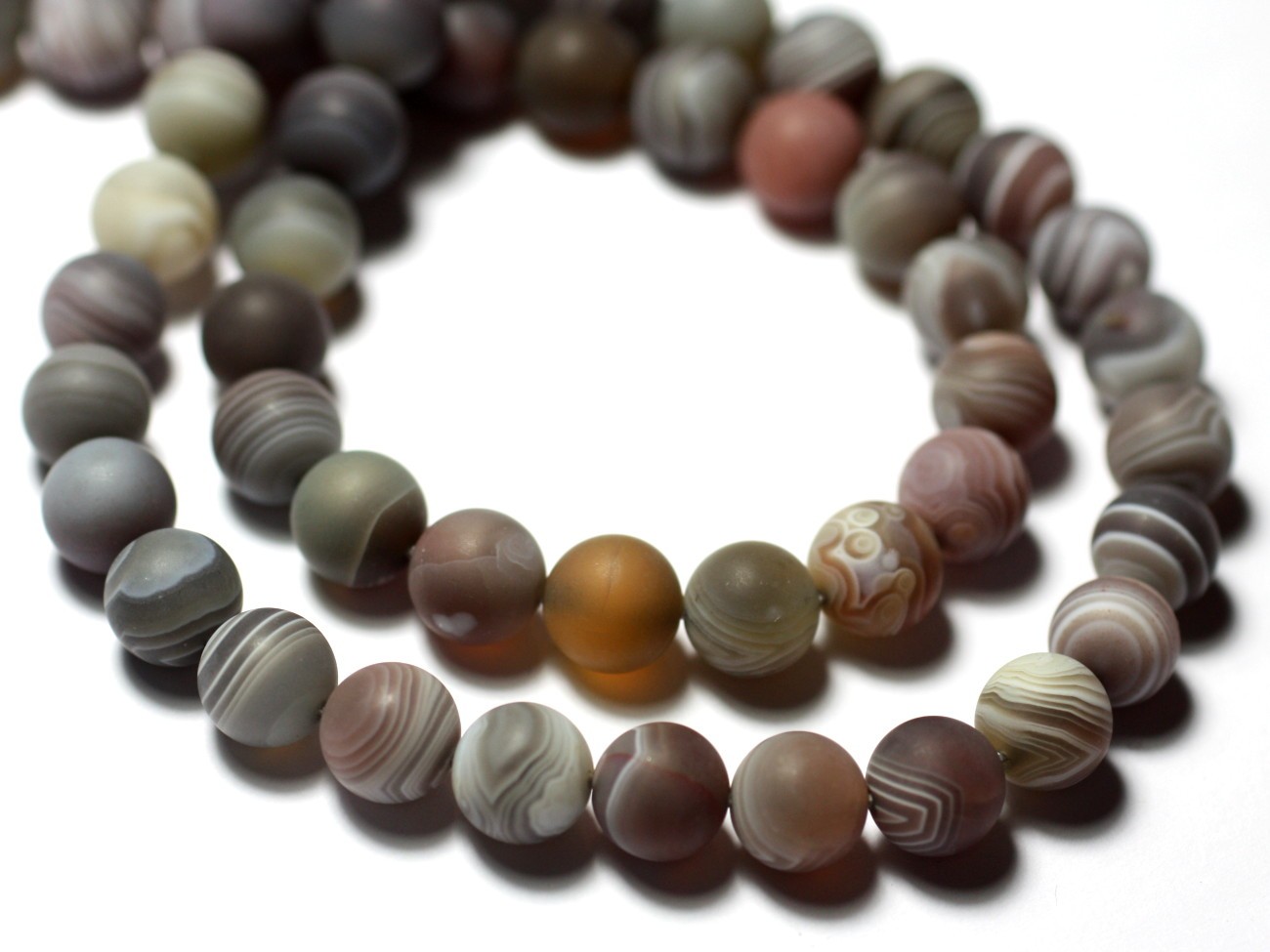 Fil 39cm 63pc env - Perles de Pierre - Agate Botswana Marron Mat Sablé Givré Boules 6mm