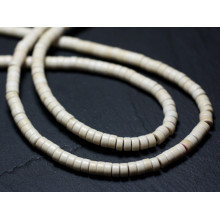Heishi 4x2mm synthetische türkisfarbene Unterlegscheiben